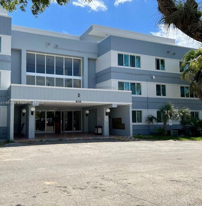 Wonderful 2-bedroom, 1.5-bath apartment located in the heart of Homestead. This unit features an assigned parking space and is situated in a gated community, offering both security and convenience. Enjoy easy access to numerous amenities and shopping centers nearby. Unit is rented for $1,500. A must-see property that won’t last long on the market!