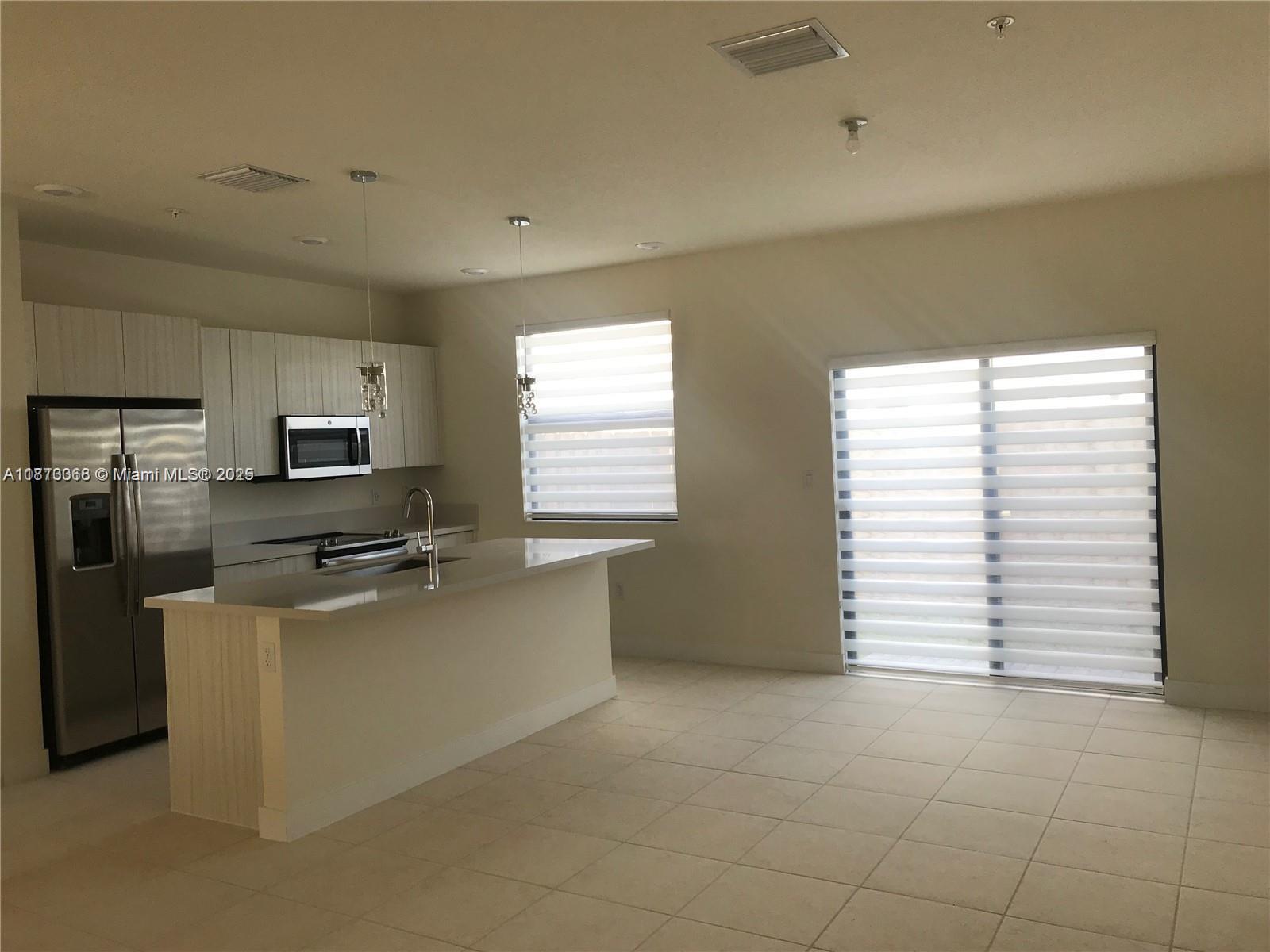 HIGHLAND AT PARK CENTRAL - Residential