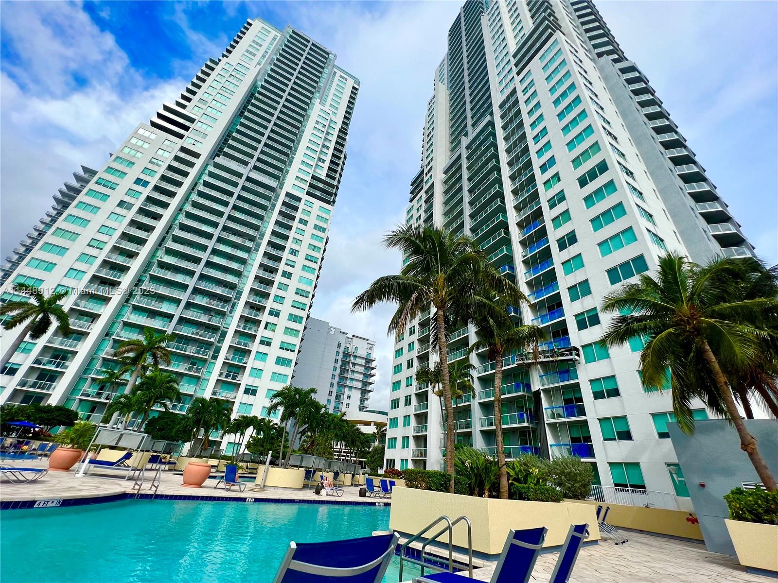 Stunning studio situated in the bustling heart of downtown Miami. Boasting a breathtaking view of the bay and ocean, this remarkable space allows you to enjoy the sight of the pool and the cityscape from your very own balcony. Its prime location offers excellent accessibility, making it a convenient choice. Replete with a wide range of top-notch amenities, this residence guarantees a life of luxury and exclusivity, providing you with the utmost VIP treatment right in the heart of downtown.