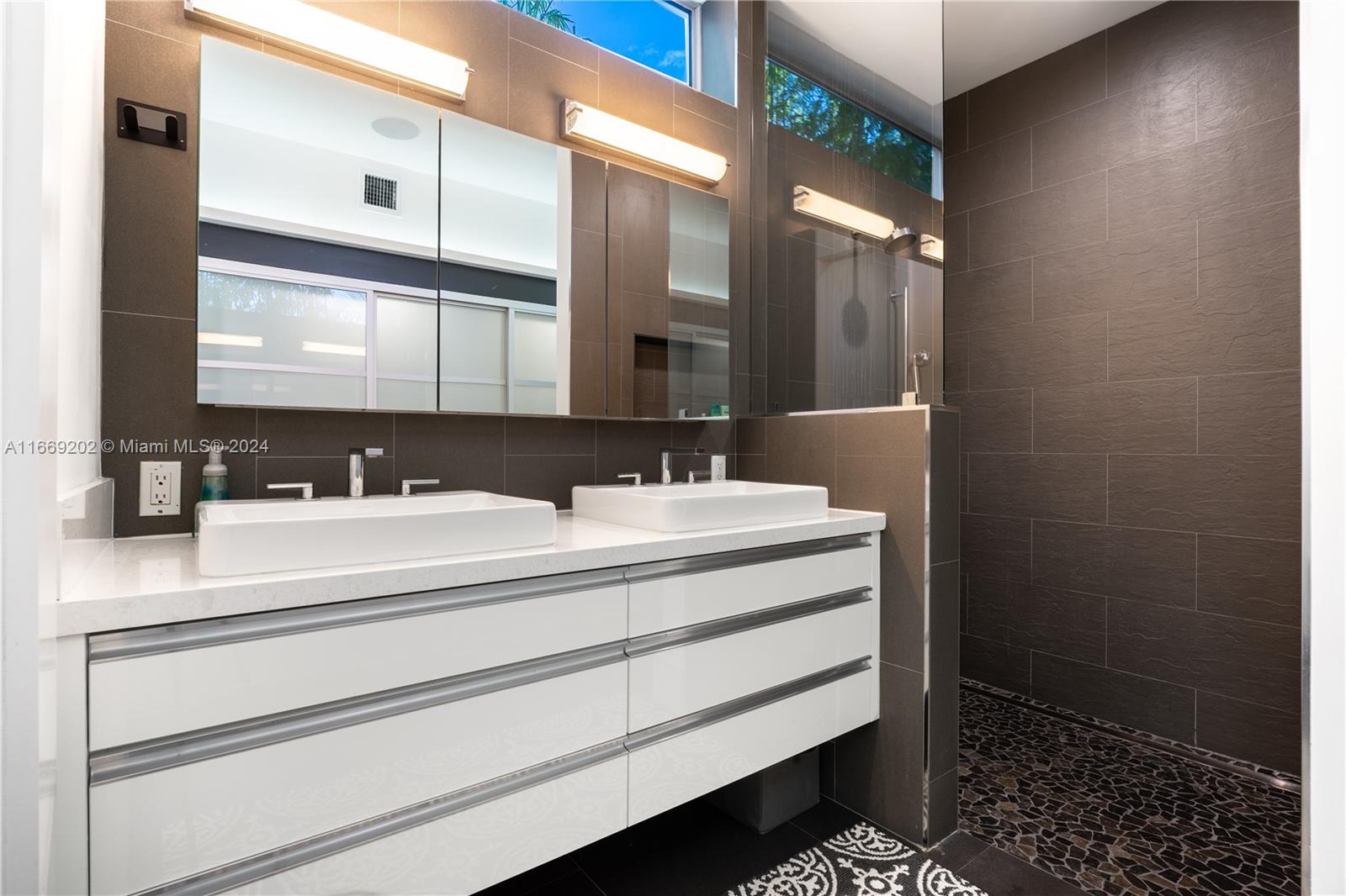 VICTORIA PARK - Residential