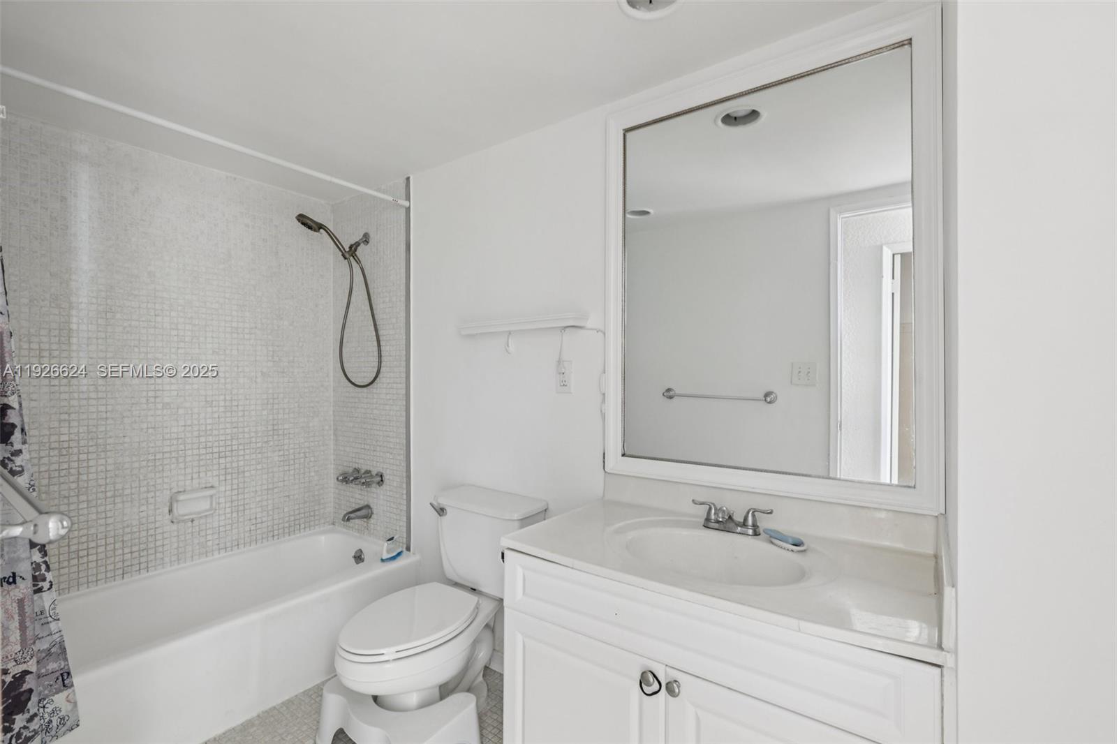 OCEANVIEW BUILDING A COND - Residential Lease