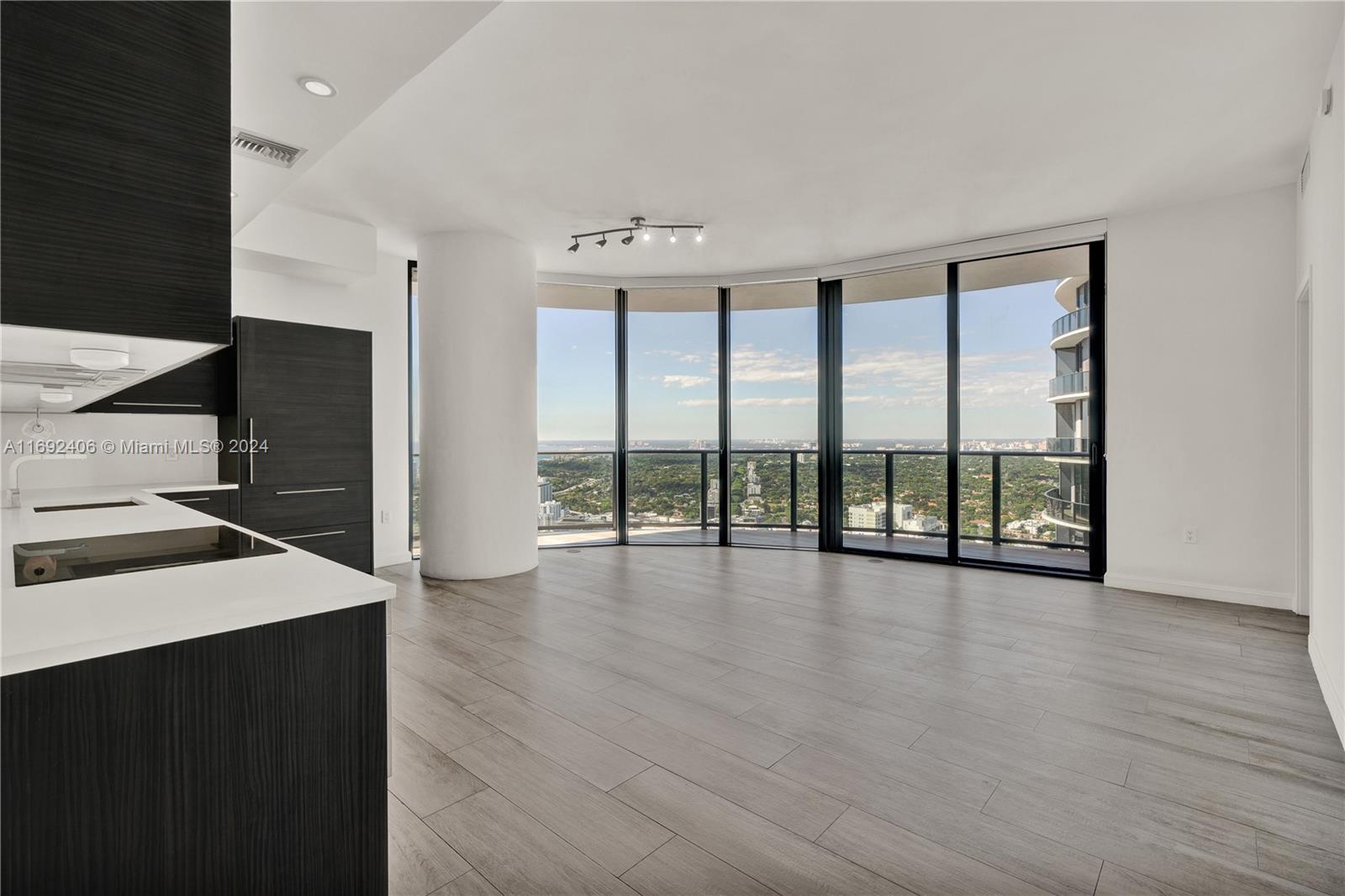 45 SW 9th St 4306