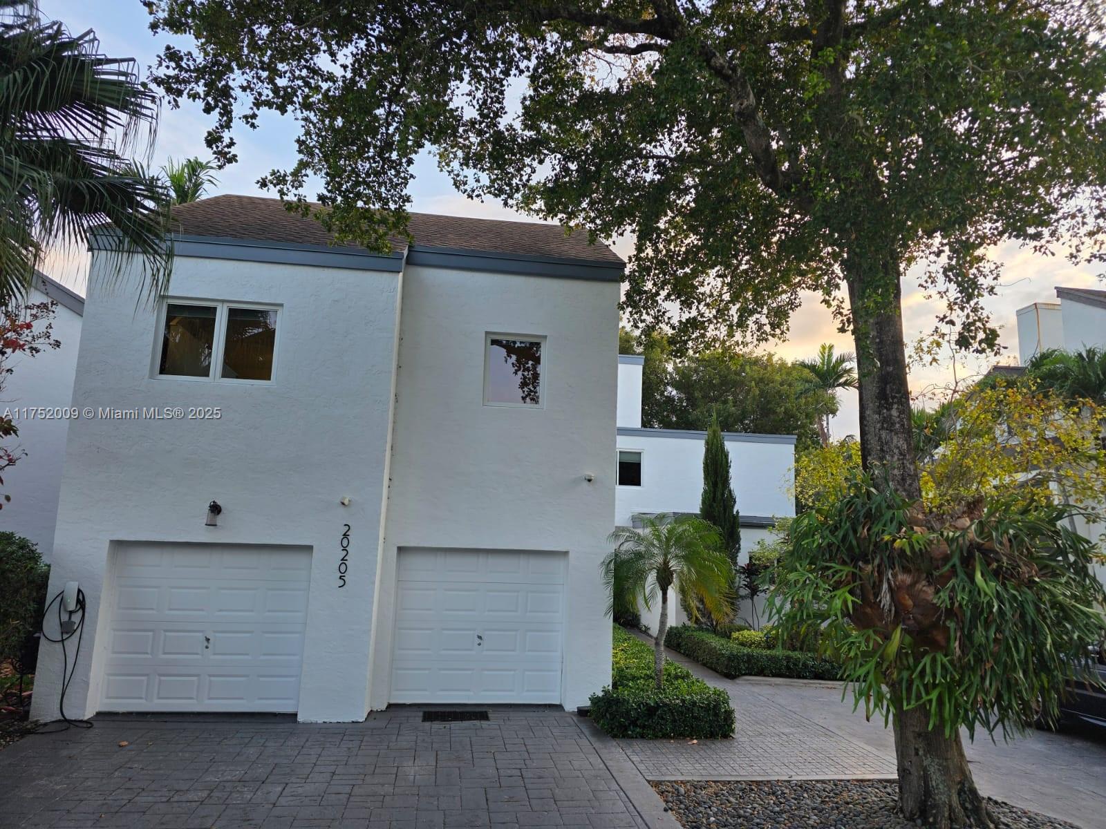 Property for Sale at 20205 W Oak Haven Cir, Miami, Broward County, Florida - Bedrooms: 5 
Bathrooms: 6  - $2,200,000