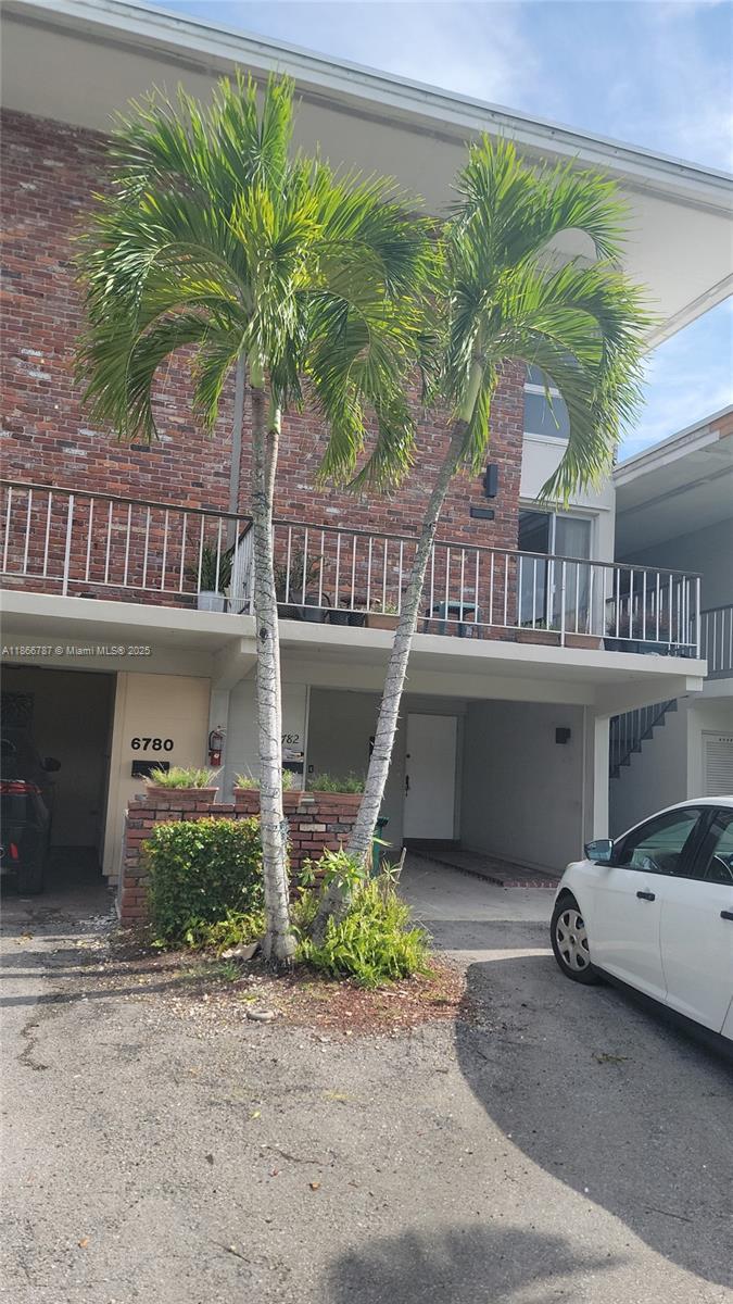 Upgraded 2BD/2BA Townhouse in the Heart of Miami Lakes
Beautifully upgraded 2-bedroom, 2-bathroom townhouse located in a truly special community in the heart of Miami Lakes. This home offers a relaxed lifestyle with a spacious layout and modern touches throughout.
The community is perfectly situated near top-rated schools, popular restaurants, shopping plazas, and much more—providing both comfort and convenience.
Don’t miss the opportunity to live in one of Miami Lakes’ most desirable areas. Come see it today!