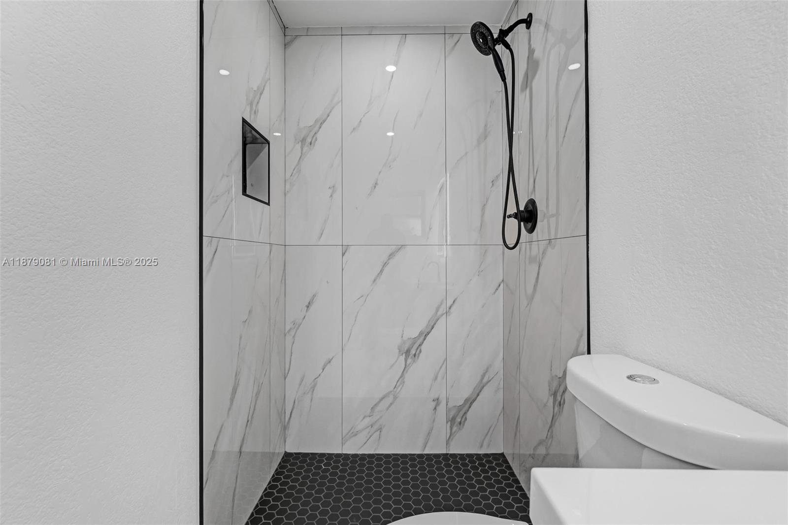 WINDWARD ESTATES SEC 1 - Residential Lease