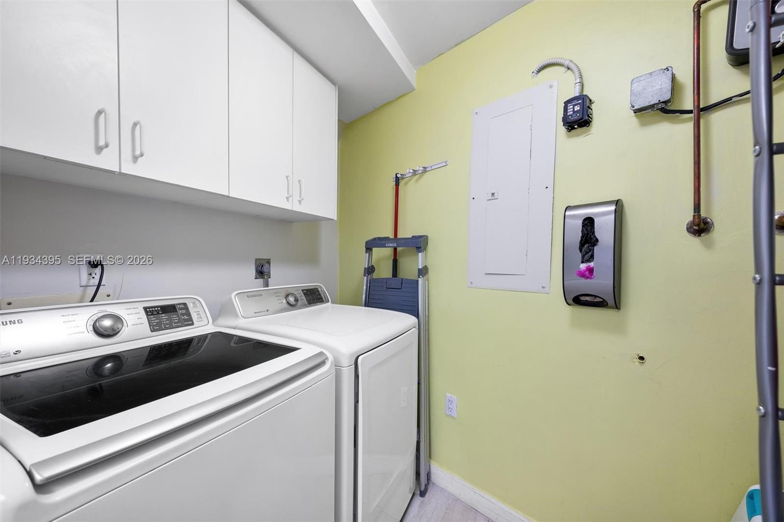 DORAL HOUSE CONDO NO 1 - Residential