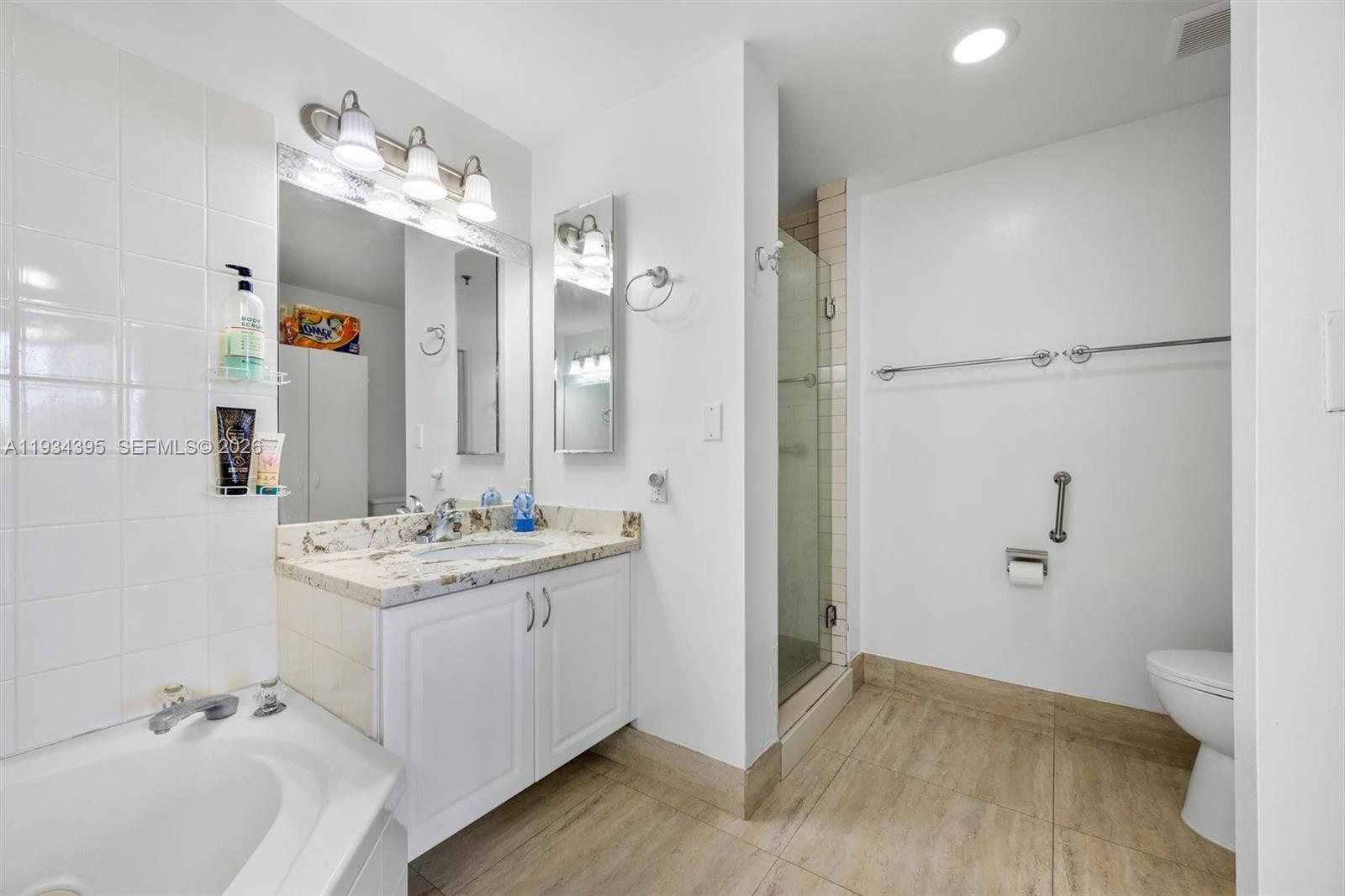 DORAL HOUSE CONDO NO 1 - Residential