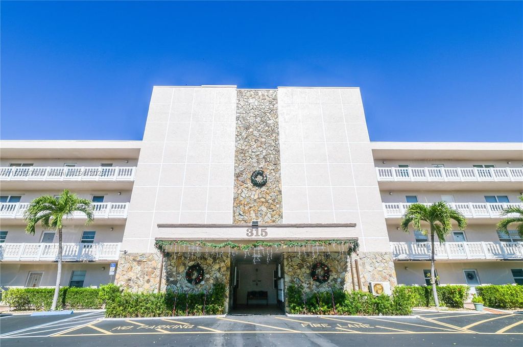 Photo of 315 SE 11th Ter #105, Dania Beach, FL 33004 (MLS # A11505676)