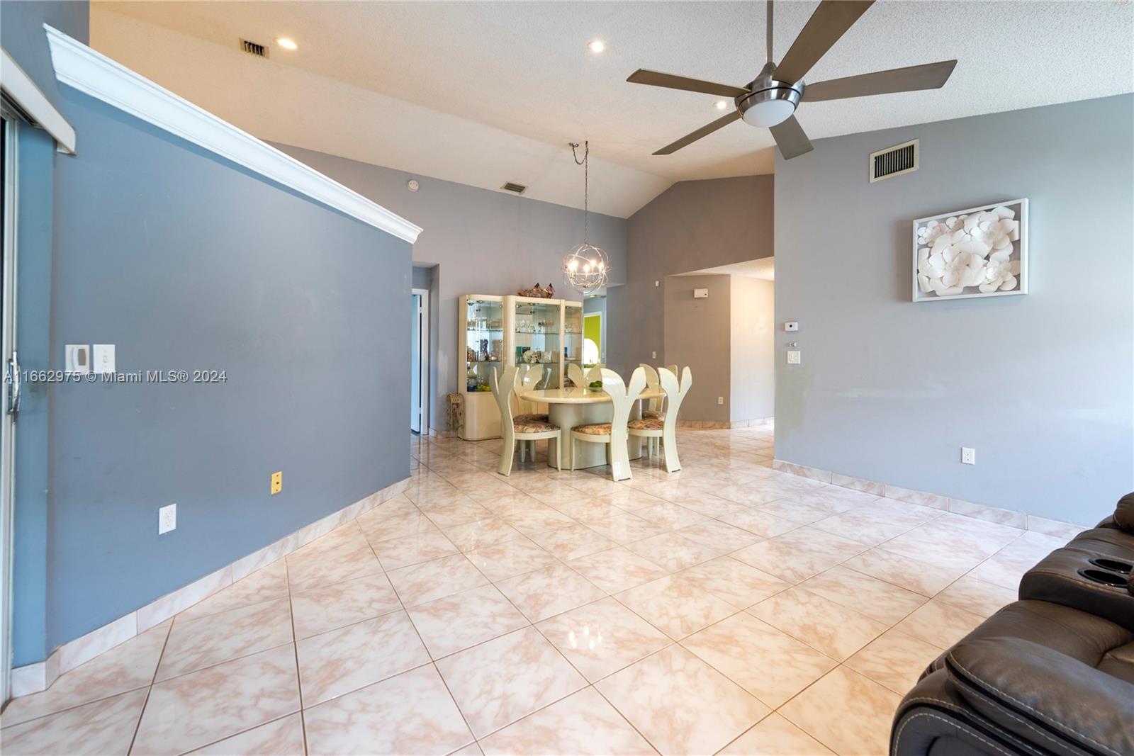 SAWGRASS ESTATES - Residential