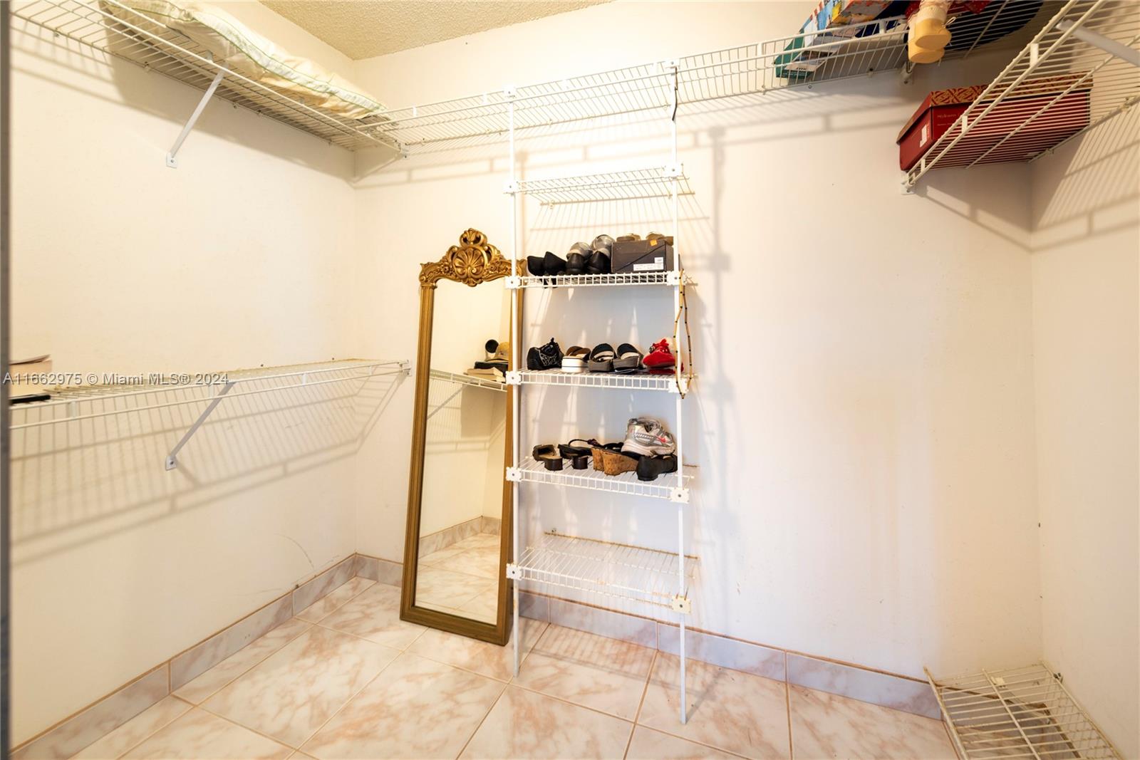 SAWGRASS ESTATES - Residential