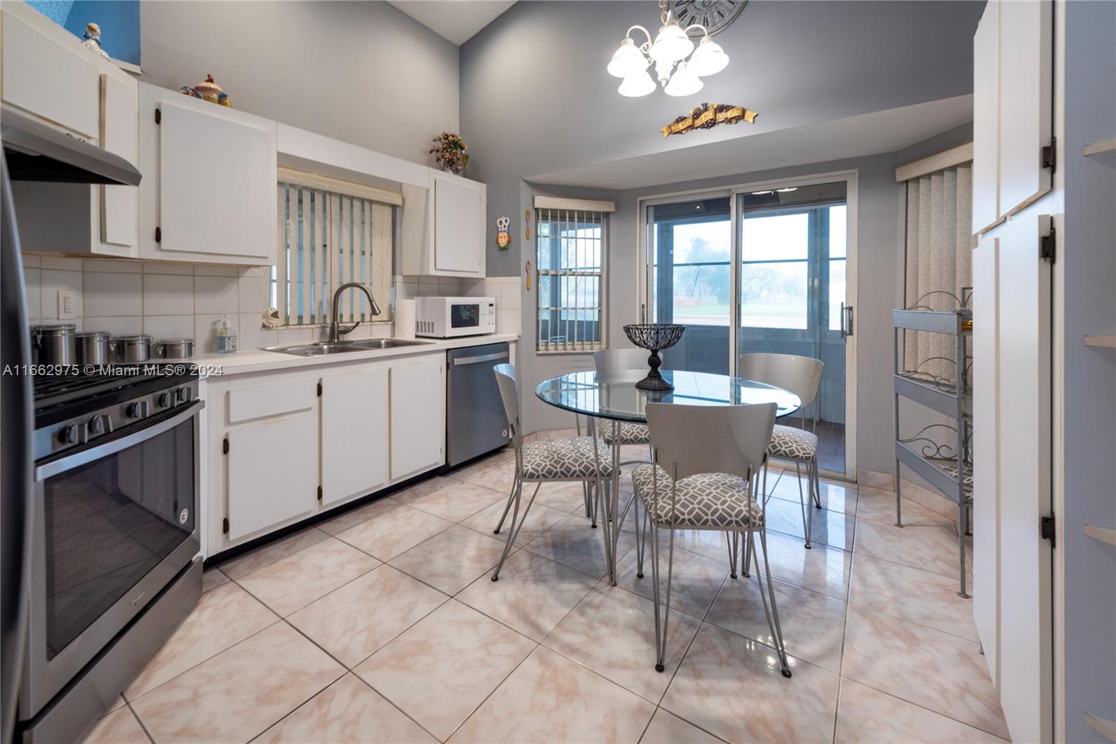 SAWGRASS ESTATES - Residential