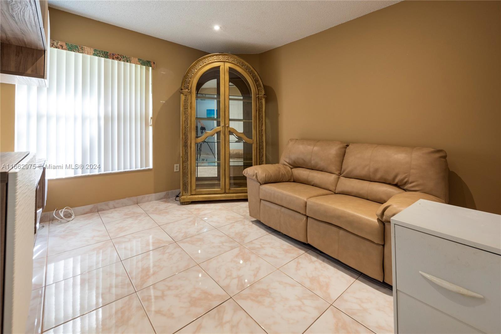 SAWGRASS ESTATES - Residential