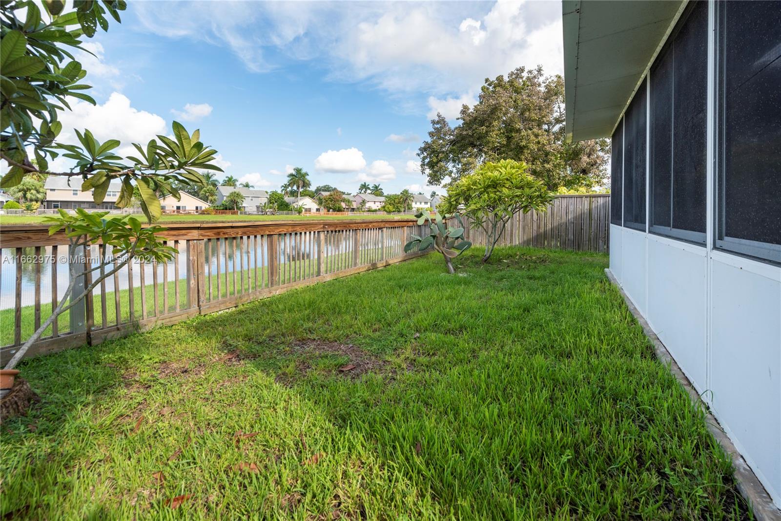 SAWGRASS ESTATES - Residential