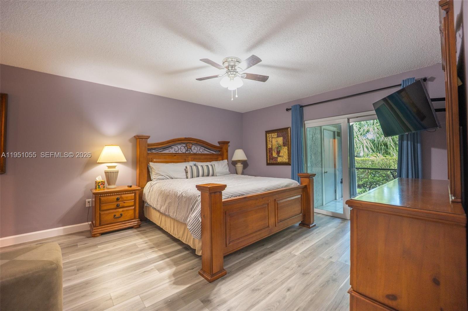 NINTH GREEN AT CRYSTAL LA - Residential