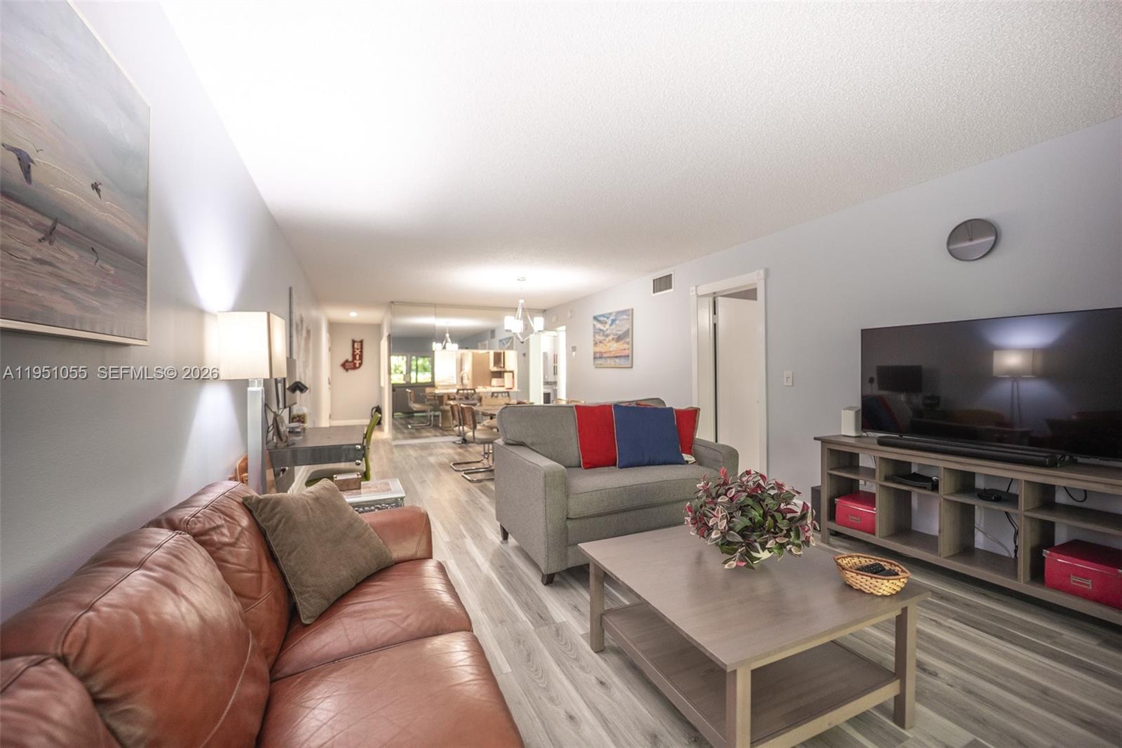 NINTH GREEN AT CRYSTAL LA - Residential