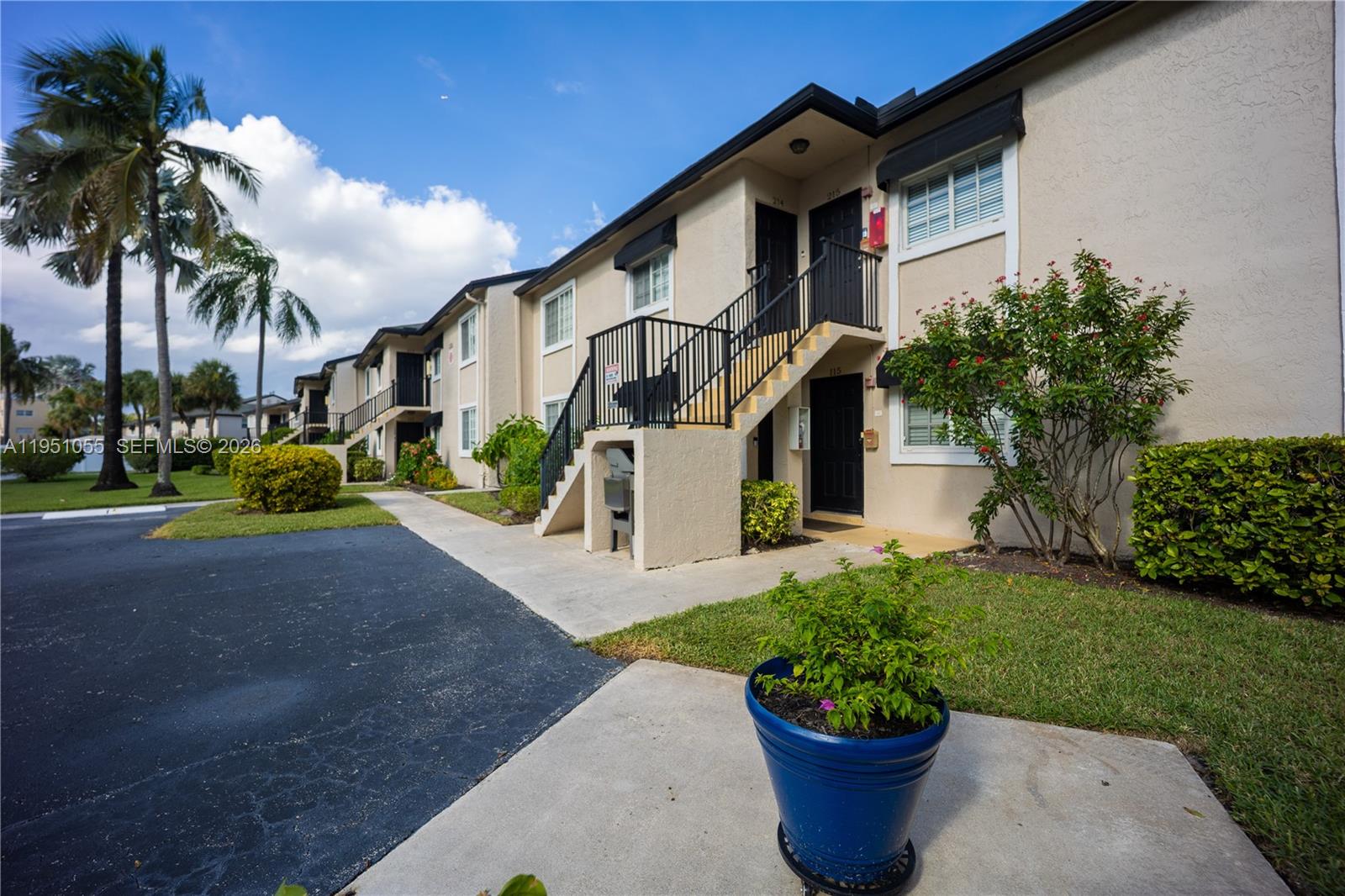 NINTH GREEN AT CRYSTAL LA - Residential