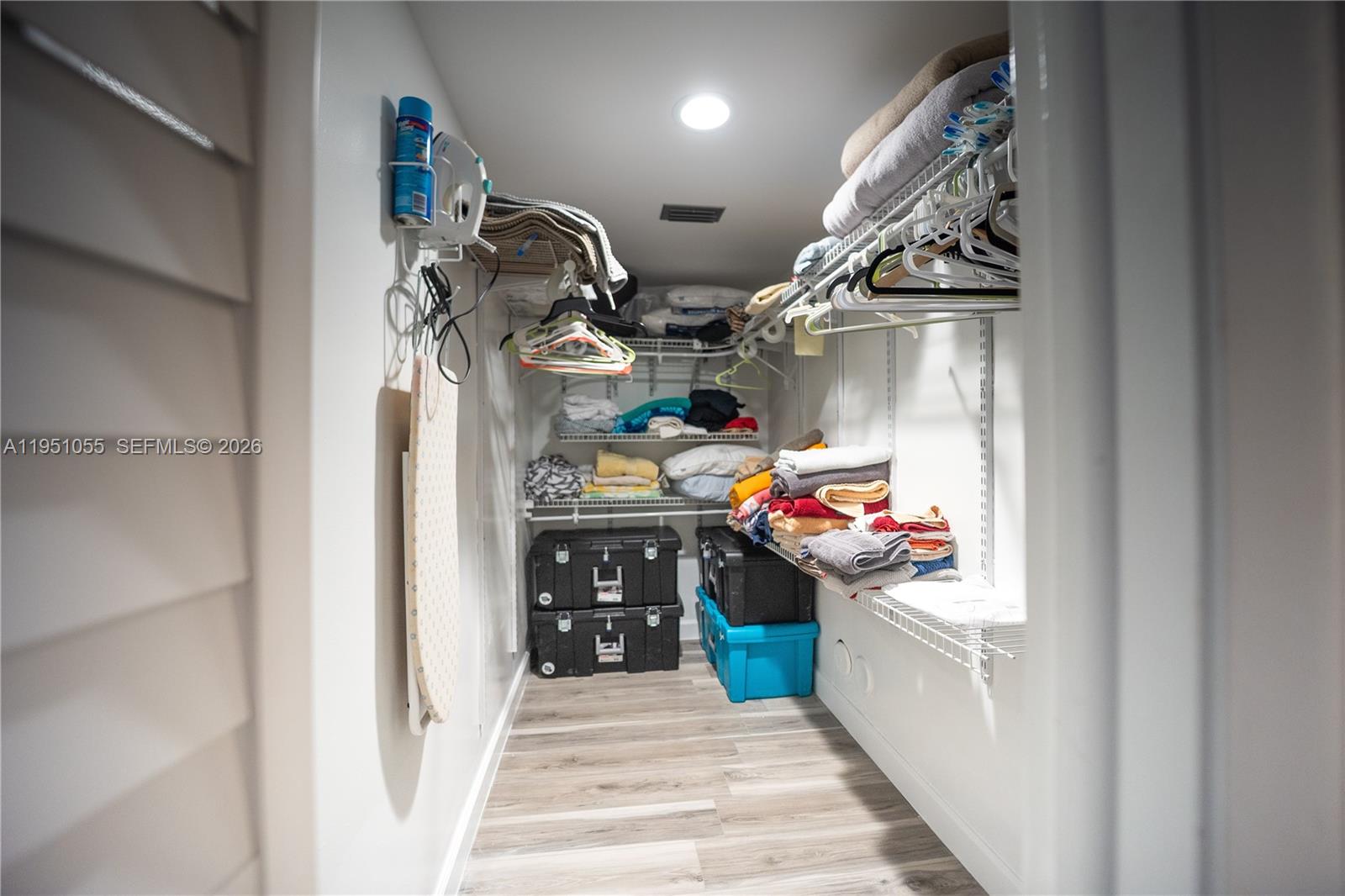 NINTH GREEN AT CRYSTAL LA - Residential