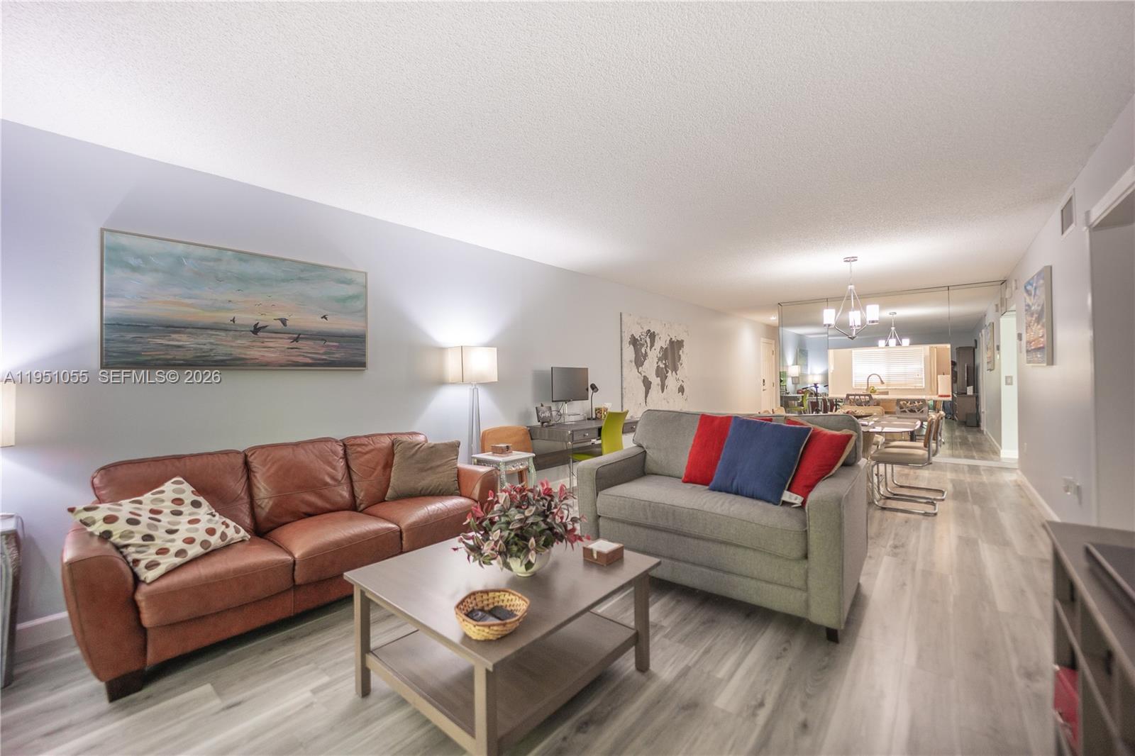 NINTH GREEN AT CRYSTAL LA - Residential