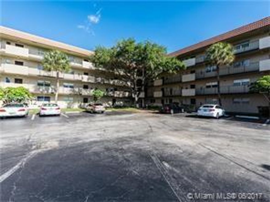 SUPER LOCATION 2BED 2 BATH IN A NICE LOCATION. LARGE UNIT NEAR MAIN HIGHWAYS.. GOLF VIEW RESORT STYLE. ASSOC REG A MONTHS DEPOSIT FOR COMMON AREAS. OWNER ONLY NEEDS 1ST AND SECURITY 675 CREDIT REQUIRED.***VACANT**AVAILABLE***PLEASE TEXT ME ONLY..THANK YOU!!!text me
