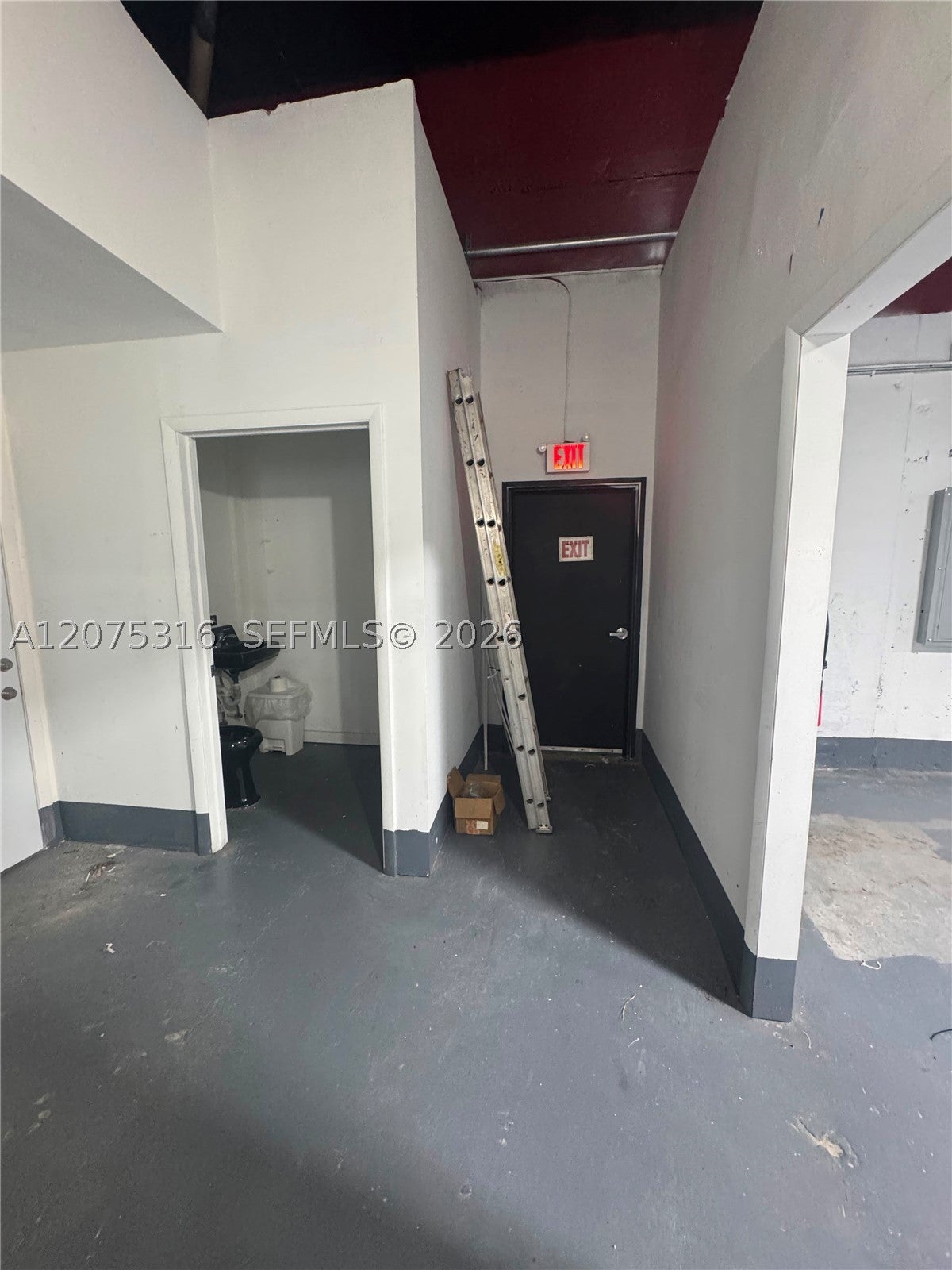 2737 NW 54th St