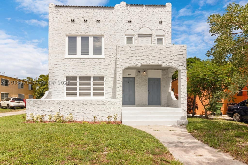 Photo of 327 SW 20th St #2, Fort Lauderdale, FL 33315 (MLS # A12060131)