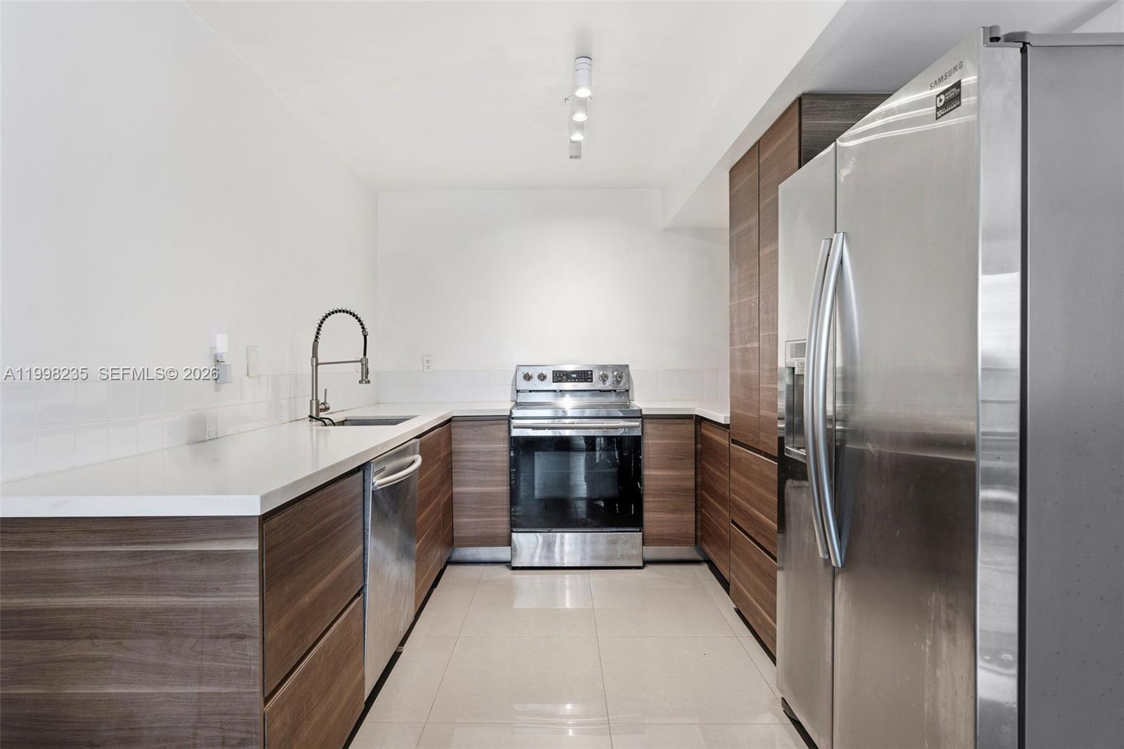 KENLAND POINTE CONDO #1 - Residential