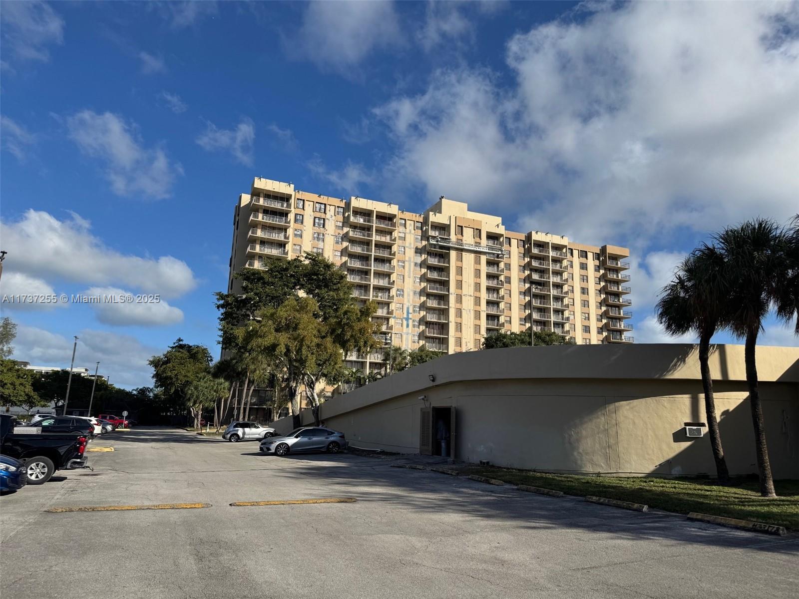 GREENWICH PH I CONDO - Residential