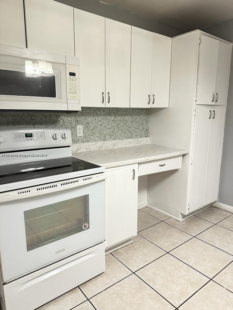 4524 Sw 54th St 605-W, Dania Beach, Miami-Dade County, Florida - 2 Bedrooms  
2 Bathrooms - 