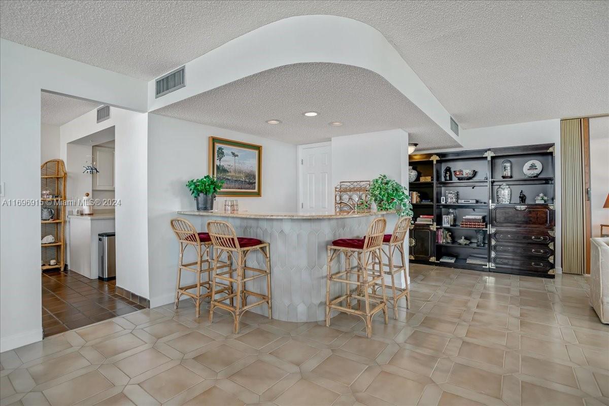 SUMMIT HOUSE CONDOMINIUM - Residential