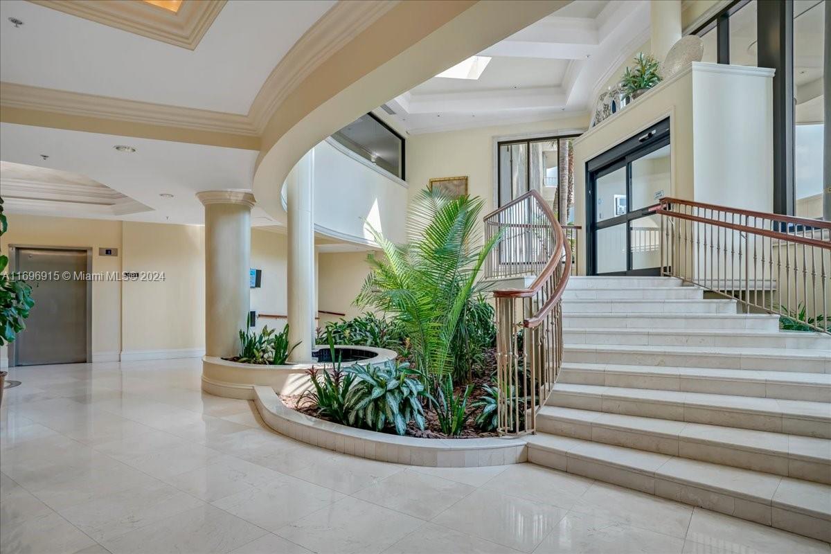 SUMMIT HOUSE CONDOMINIUM - Residential