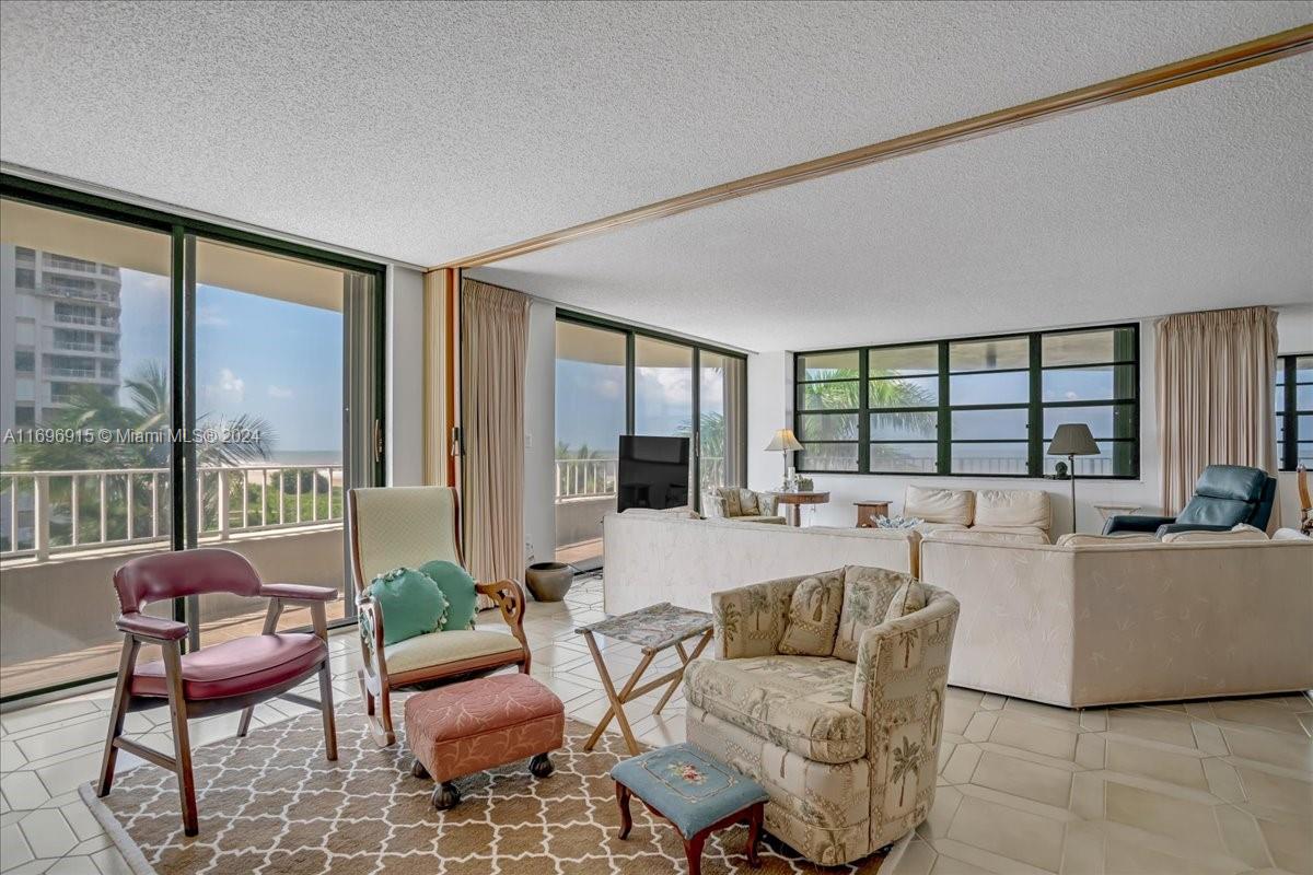 SUMMIT HOUSE CONDOMINIUM - Residential