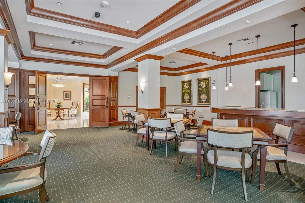 SUMMIT HOUSE CONDOMINIUM - Residential