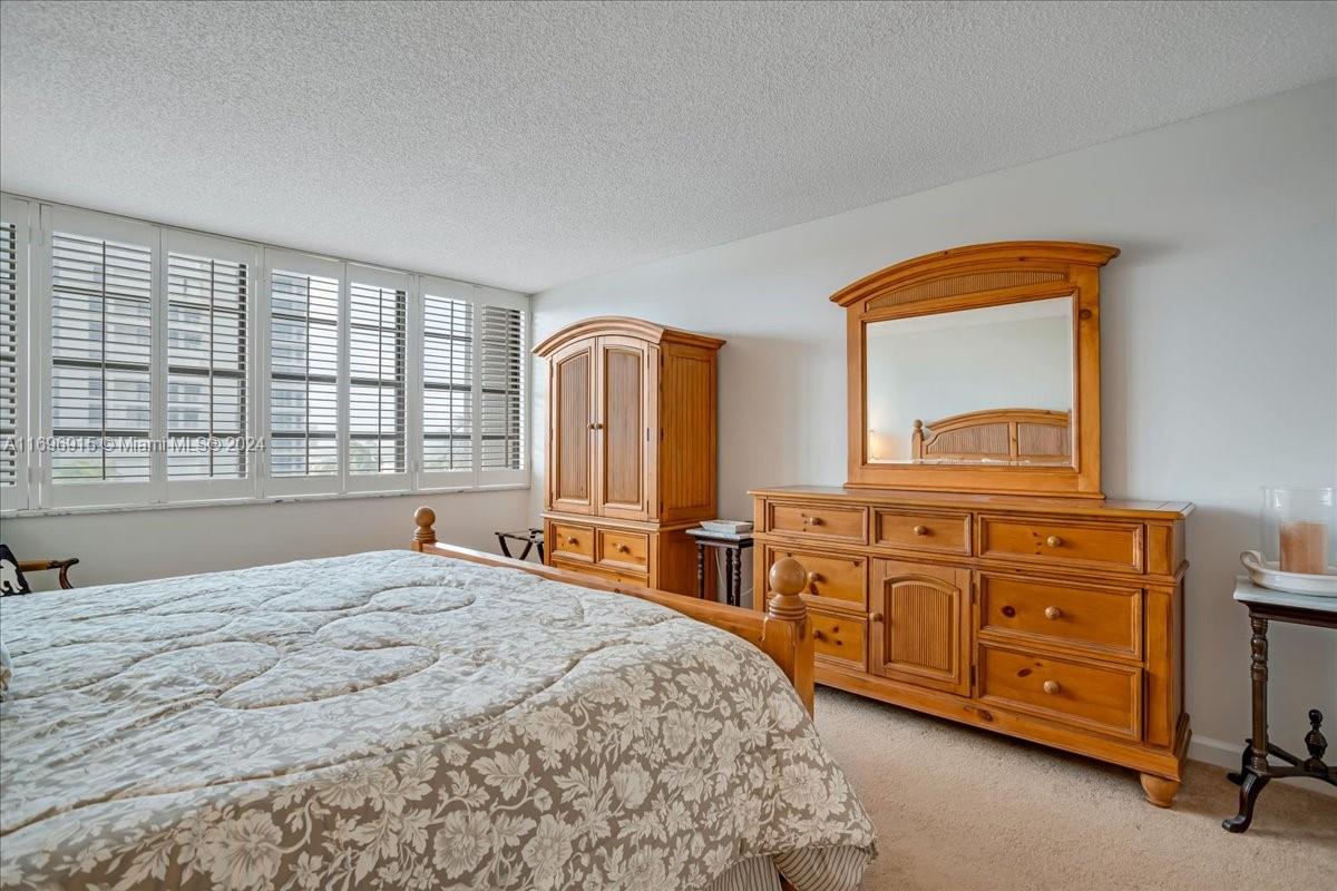 SUMMIT HOUSE CONDOMINIUM - Residential