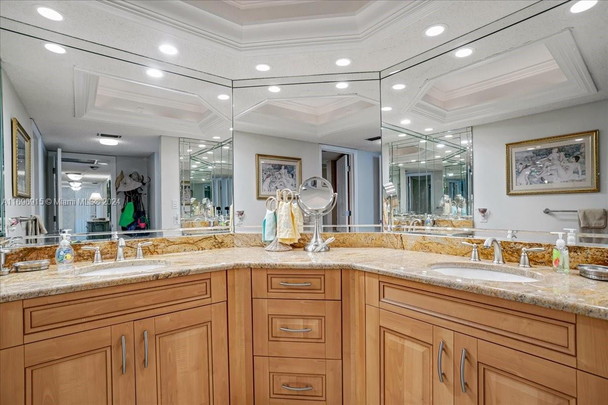 SUMMIT HOUSE CONDOMINIUM - Residential