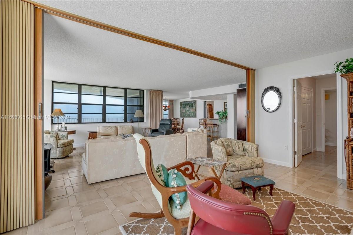 SUMMIT HOUSE CONDOMINIUM - Residential