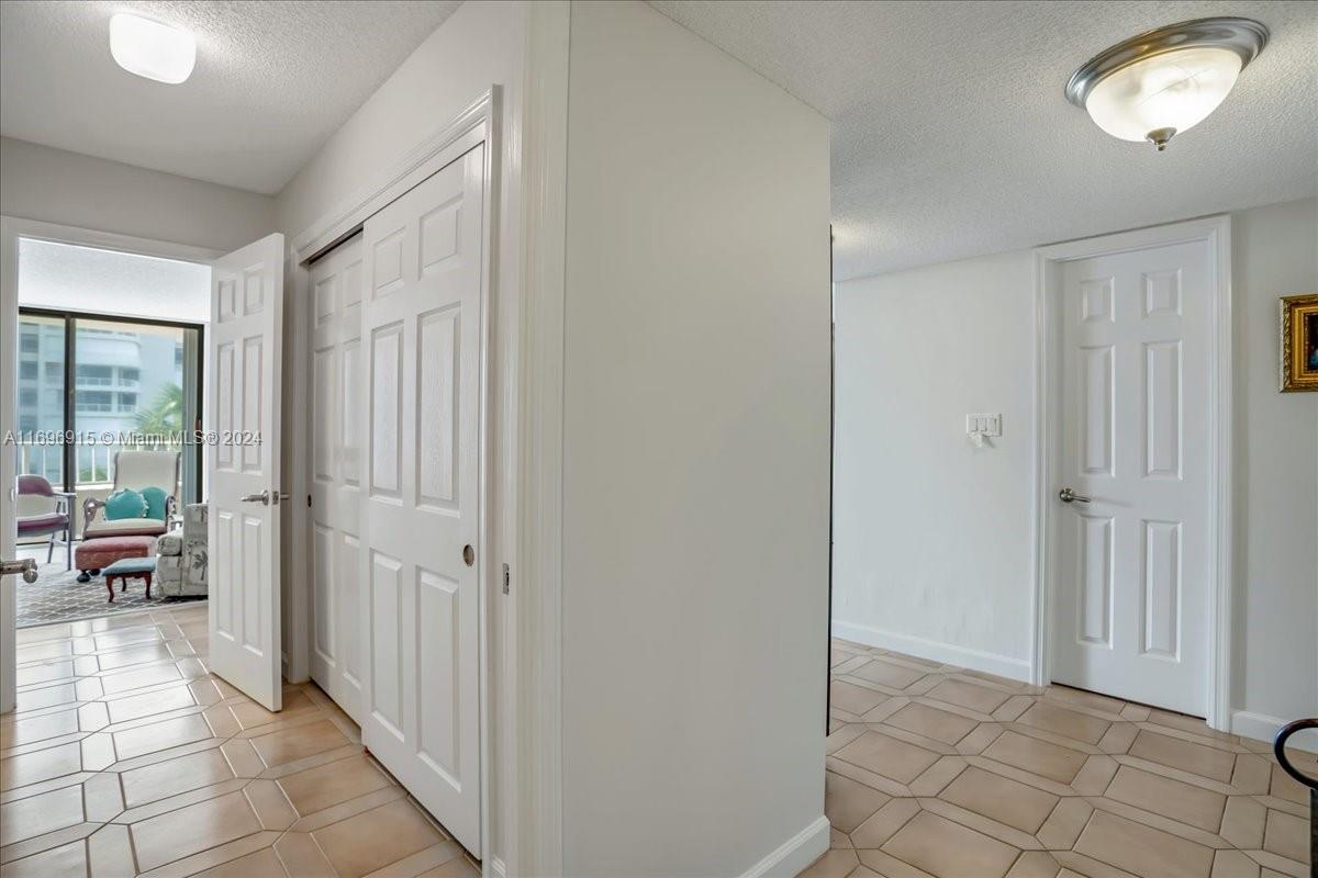 SUMMIT HOUSE CONDOMINIUM - Residential