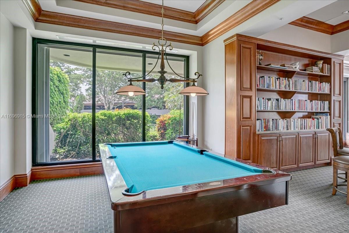 SUMMIT HOUSE CONDOMINIUM - Residential