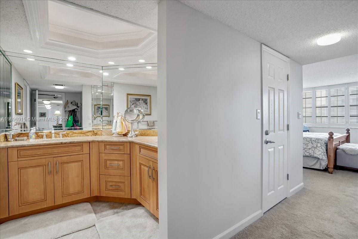 SUMMIT HOUSE CONDOMINIUM - Residential