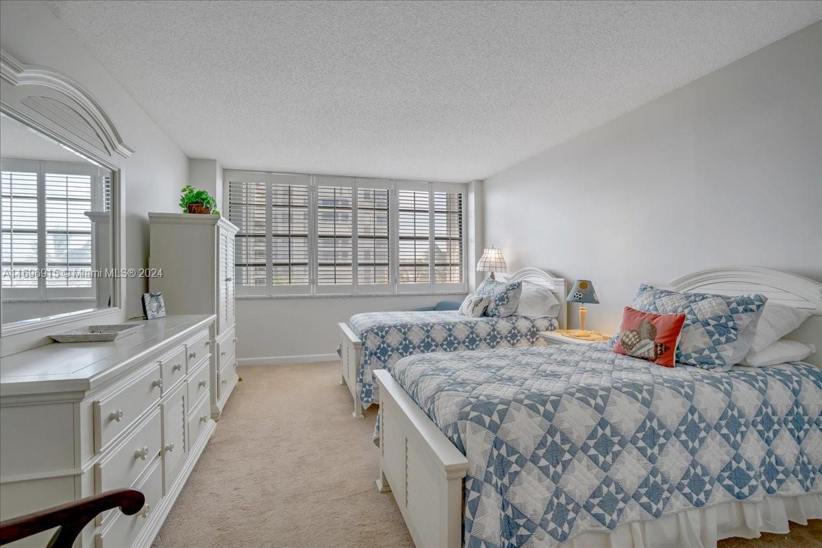 SUMMIT HOUSE CONDOMINIUM - Residential