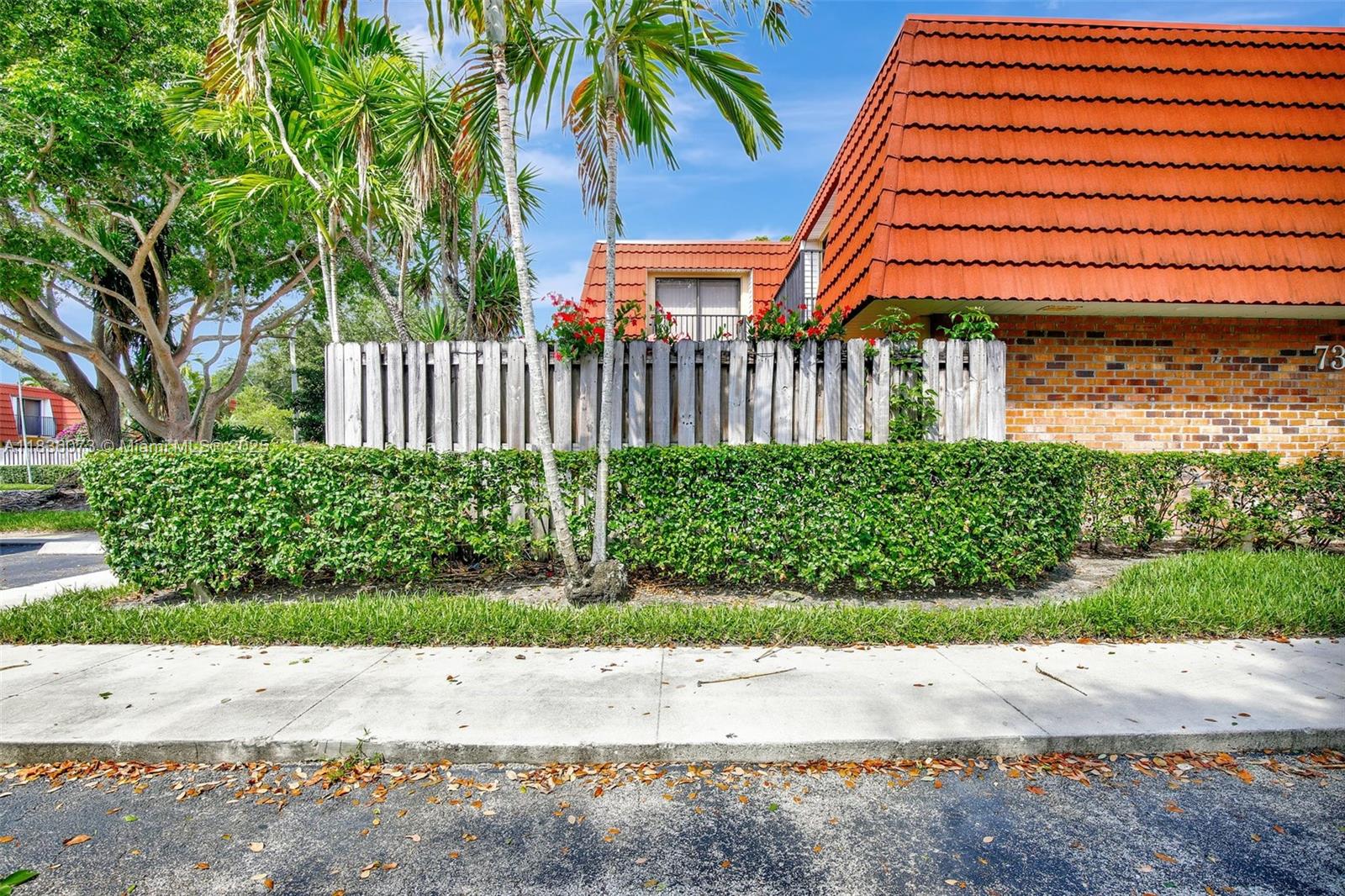 701 NW 98th Cir, Plantation, FL, 33324/$395,000 3 701 NW 98th Cir