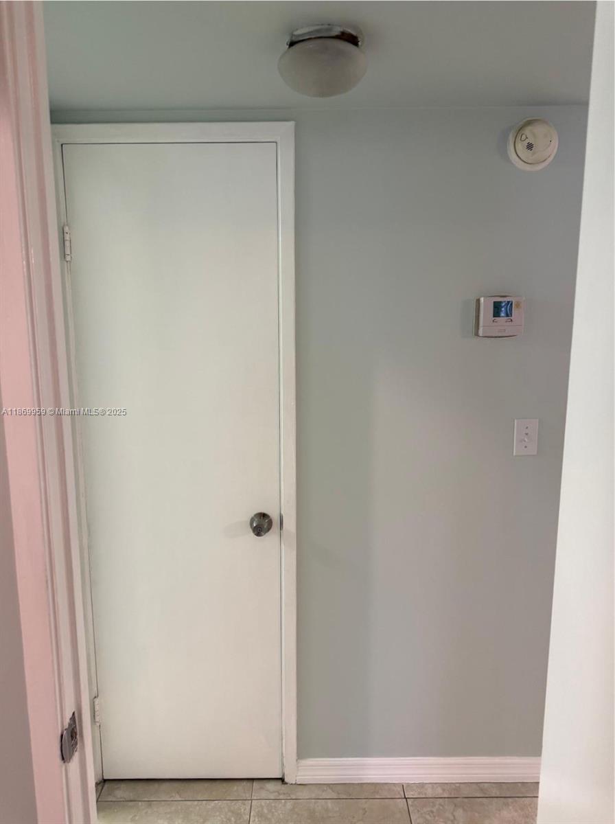 This property is comfortably placed in Skylake with a comfortable living space and walking distance to many essential and enjoyable shopping plazas (such as TJ Maxx and Publix) as well as a variety of restaurants. Ready to move in and freshly painted. Kitchen and bathrooms are nicely maintained, and unit is spacious with over 900 square feet.