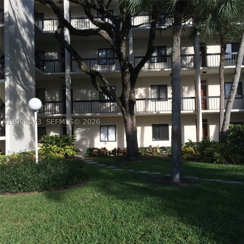 Photo of 3050 Presidential Way #101, West Palm Beach, FL 33401 (MLS # A12008573)
