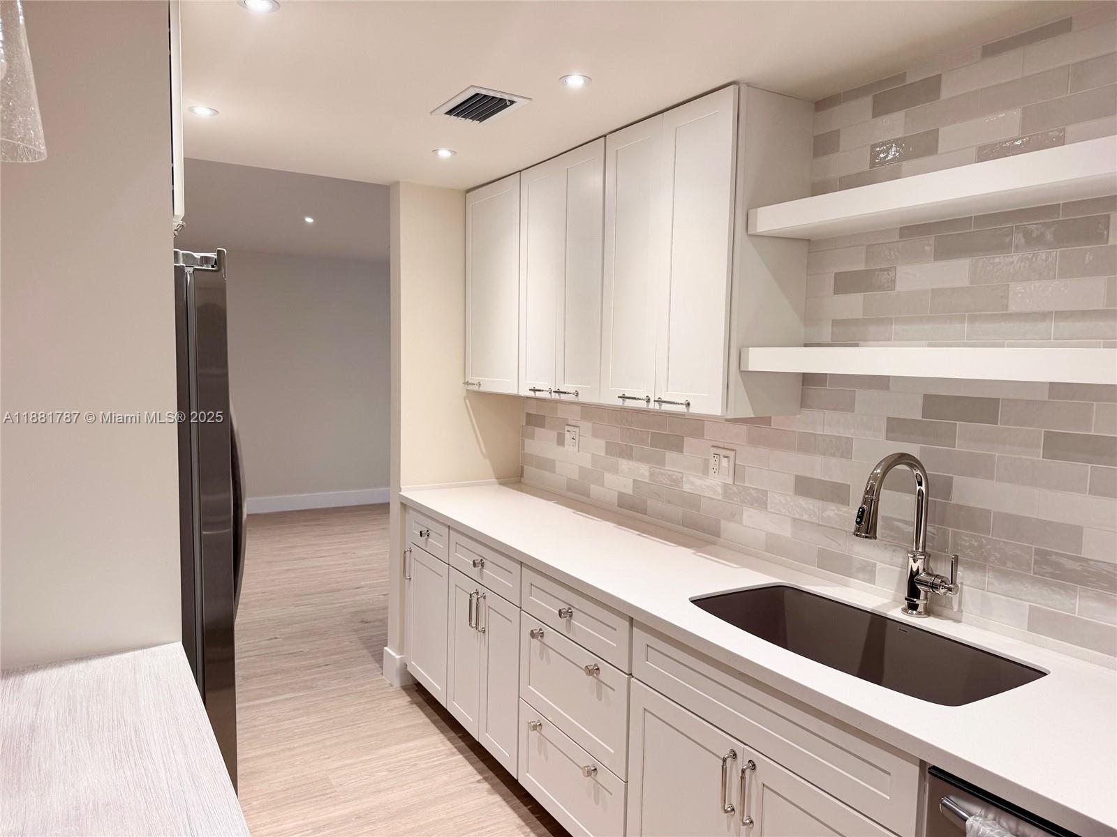 GABLES WATERWAY TOWERS CO - Residential Lease