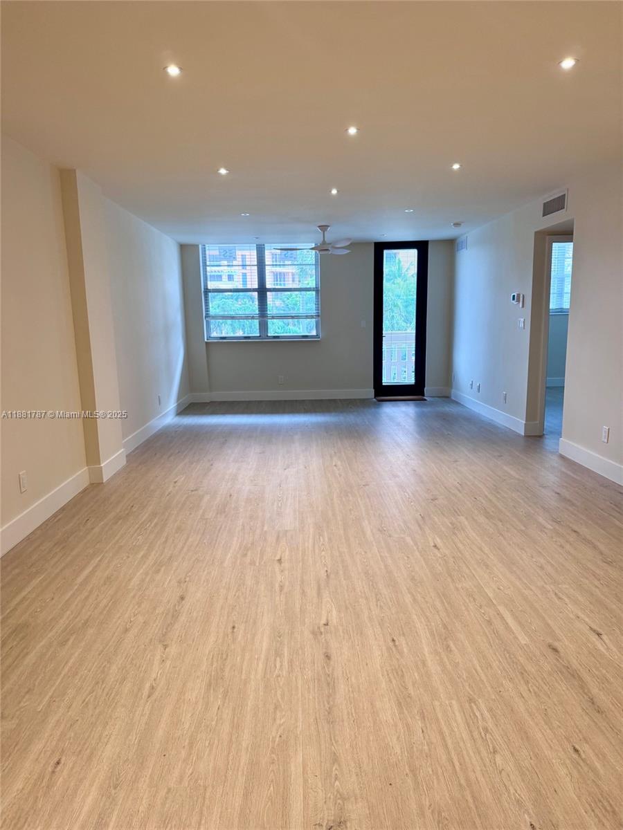 GABLES WATERWAY TOWERS CO - Residential Lease