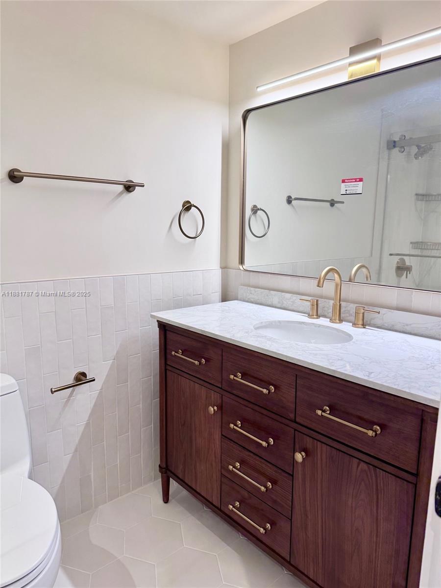 GABLES WATERWAY TOWERS CO - Residential Lease
