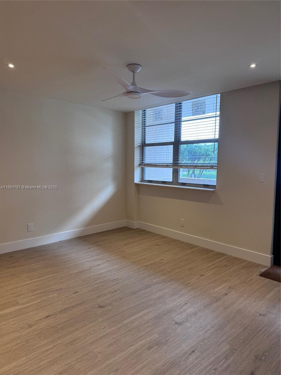 GABLES WATERWAY TOWERS CO - Residential Lease