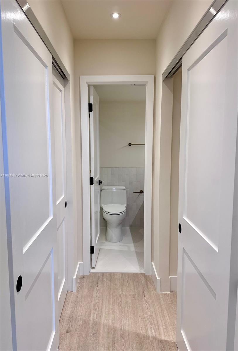 GABLES WATERWAY TOWERS CO - Residential Lease