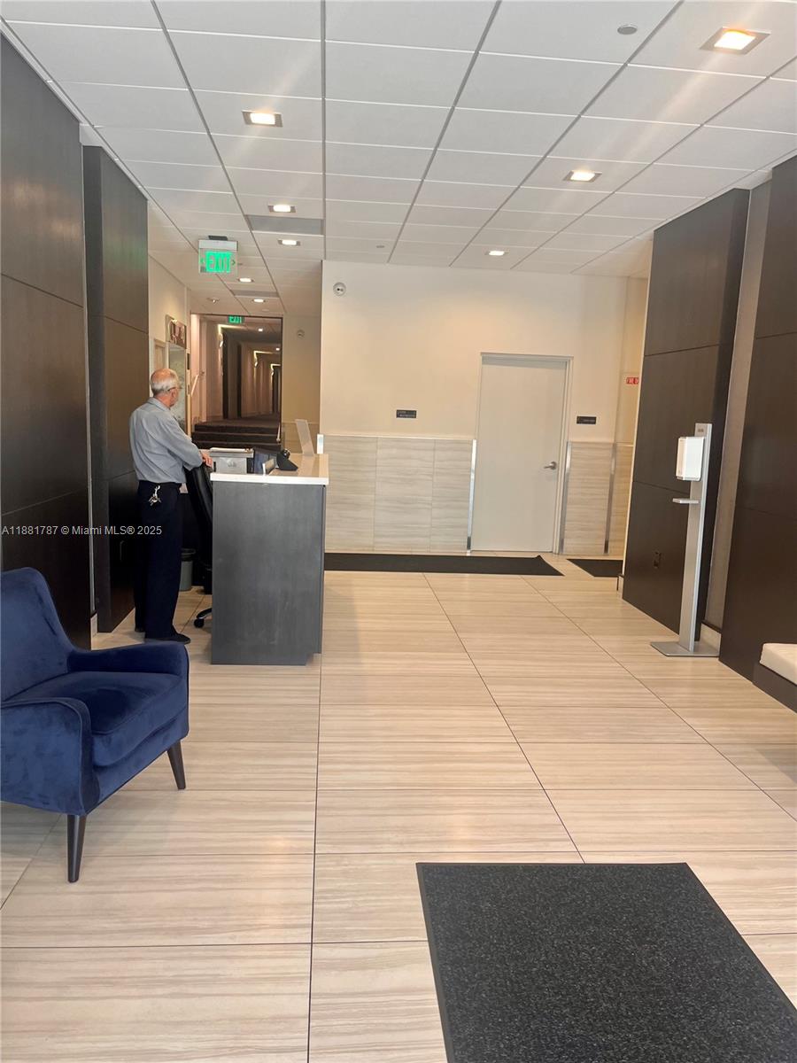 GABLES WATERWAY TOWERS CO - Residential Lease