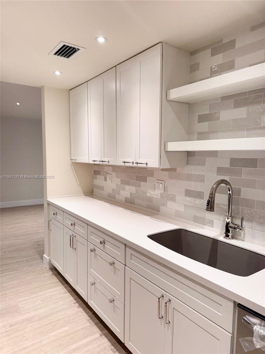 GABLES WATERWAY TOWERS CO - Residential Lease