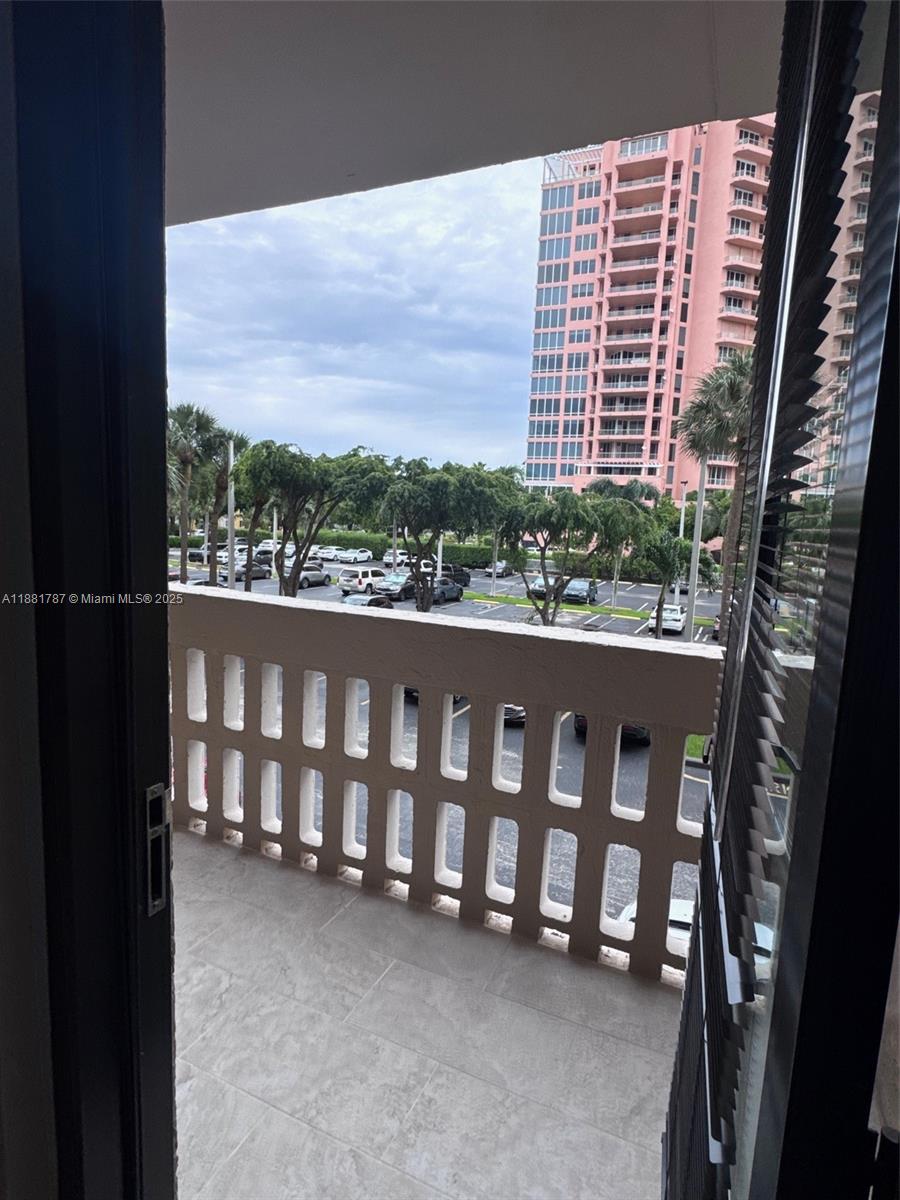 GABLES WATERWAY TOWERS CO - Residential Lease
